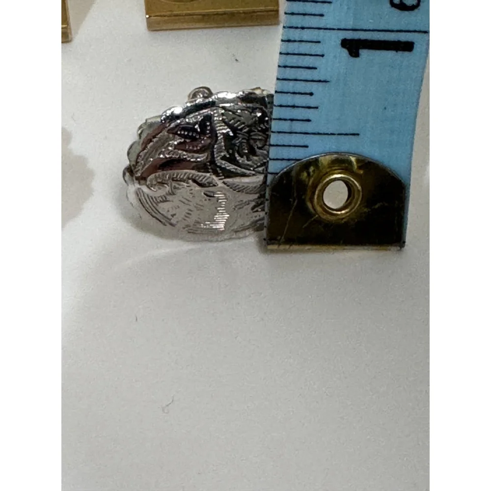 Men's vintage Unbranded Cufflinks Set of 2 pair Gold-tone and Silver-tone.